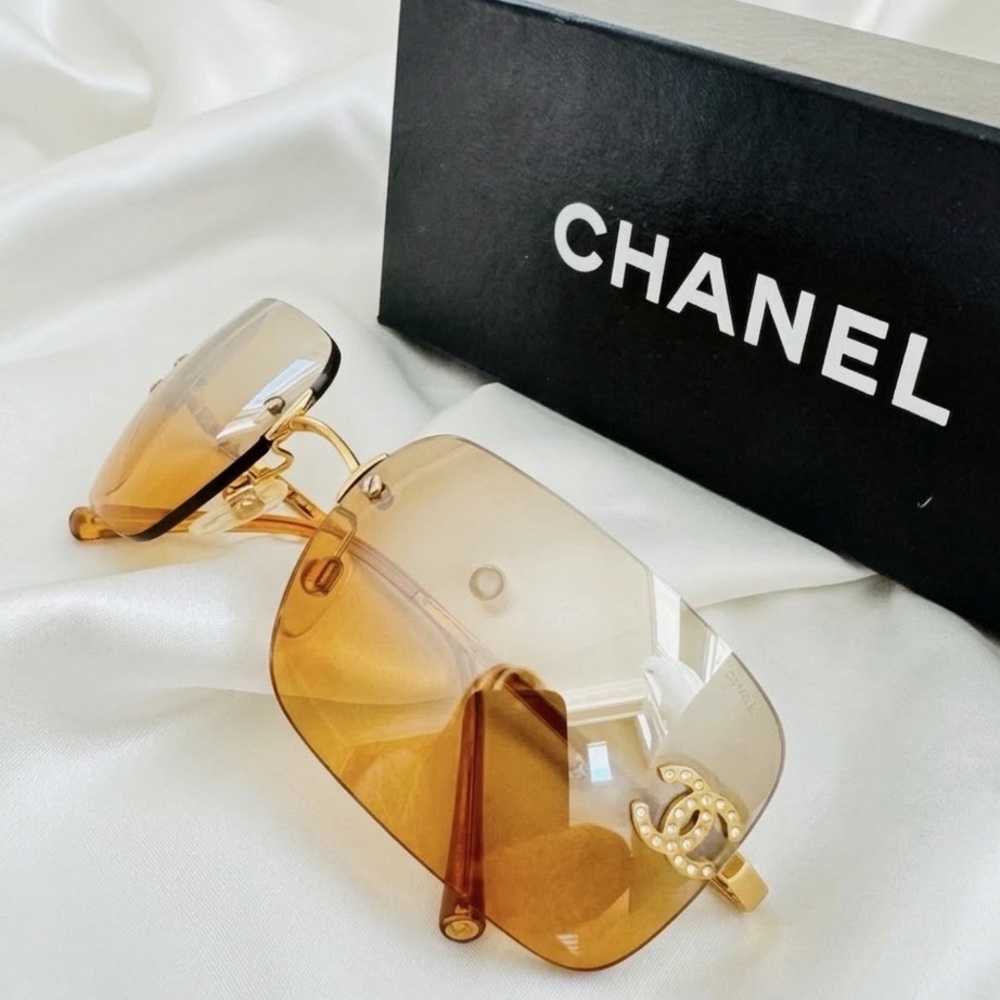 CHANEL Gold Gradient Sunglasses - Picture 6 of 13